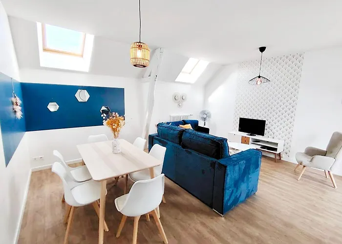 Le Blue, Spacieux, Design Et Chaleureux Cholet
